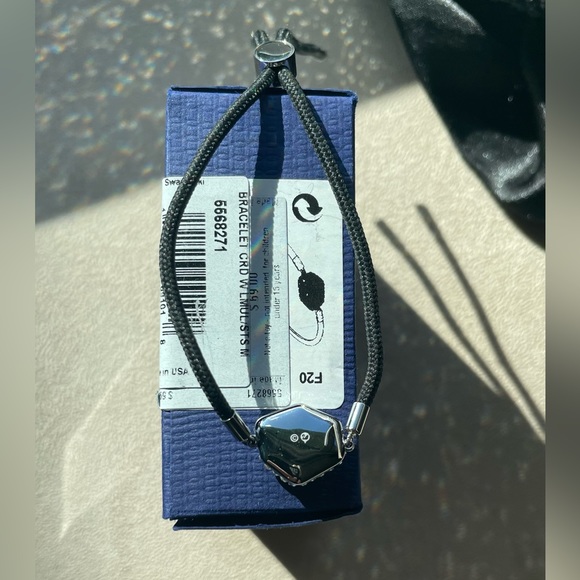 💚💚💚 SWAROVSKI CRYSTAL CORD SLIDE BRACELET.
New in Box; stored in a drawer. - Picture 3 of 8